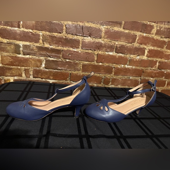 Elegant Navy T-Strap Women's Shoes Size 7.5 - Picture 6 of 7
